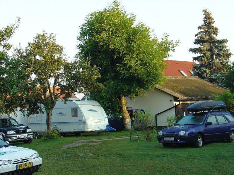 Pension Camp Prager Esterno foto